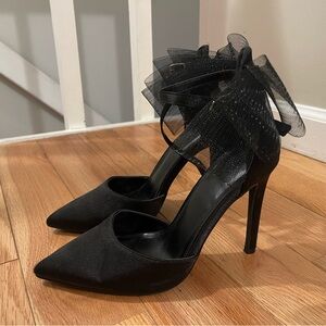 Bow Tie Heel - Black - Size 7